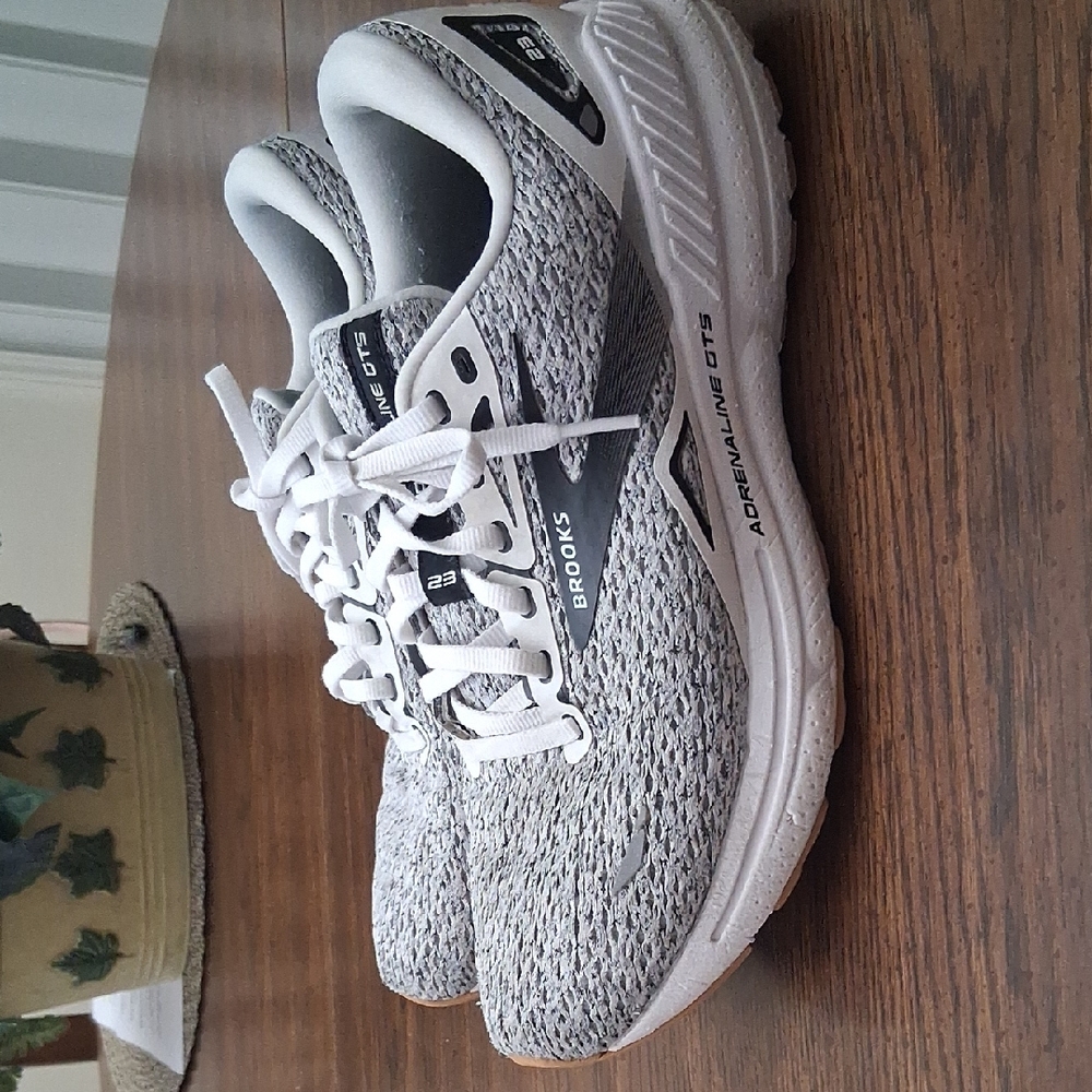 Brooks Adrenaline GTS White and Gray Sneakers